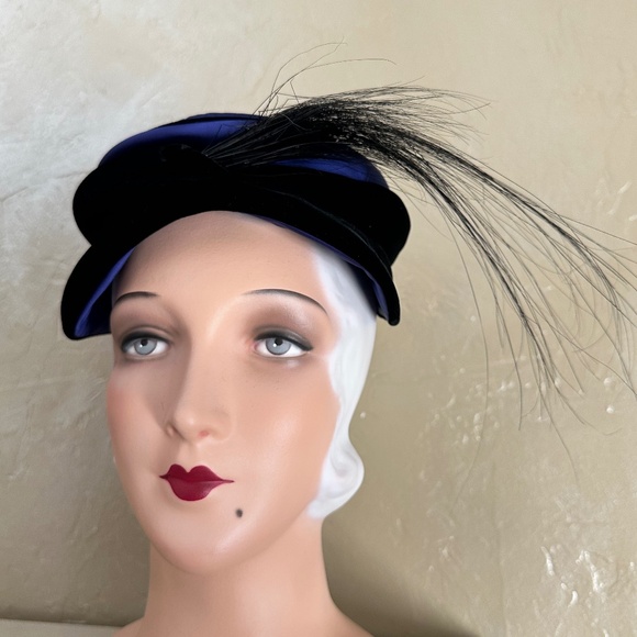 STATELY 1950s\' DESIGNER BLACK VELOUR/BLUE SATIN HAT + LONG FEATHERS main image 10